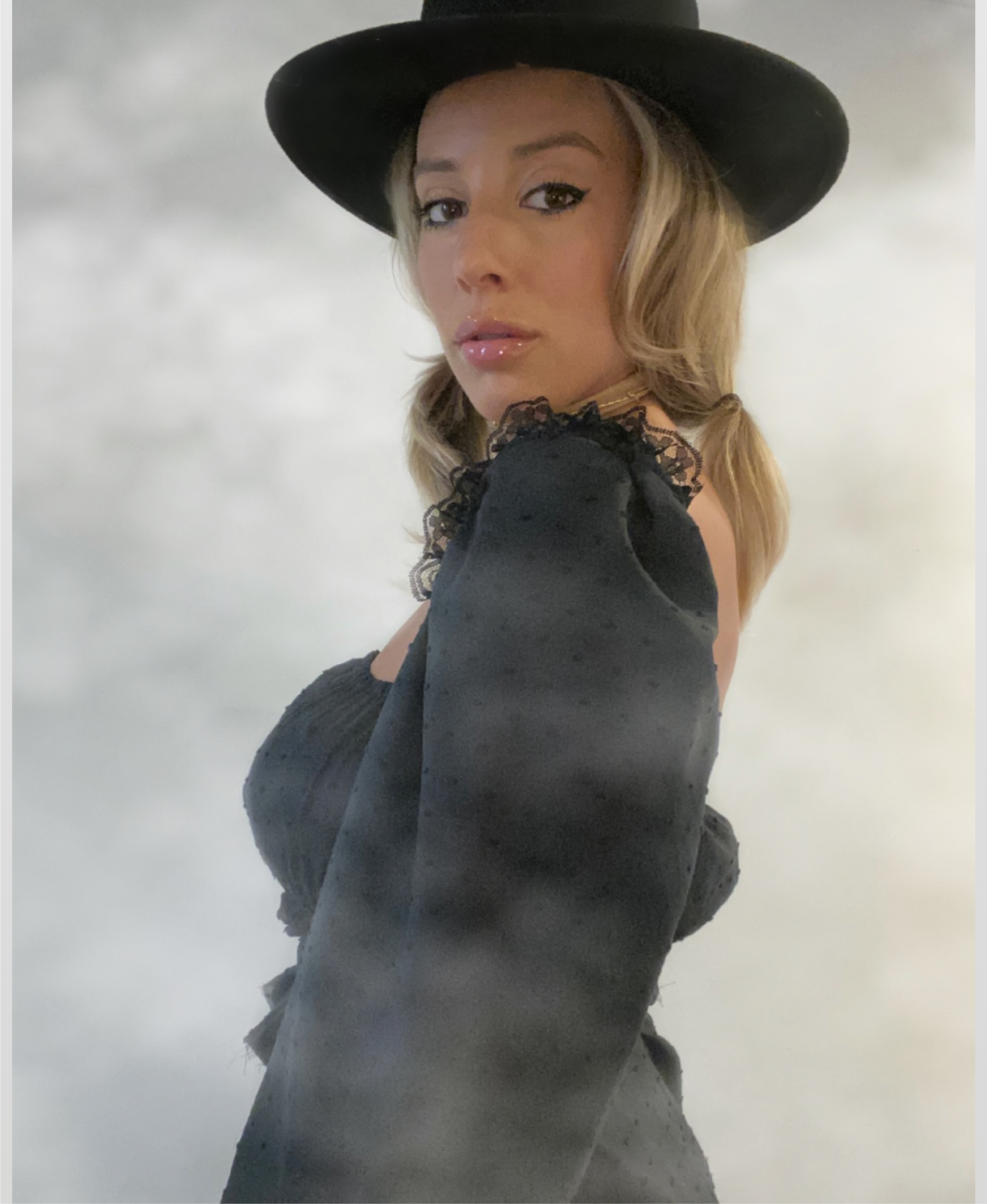 'Patsy' Puff Sleeve Black Blouse – dollysdlite